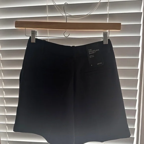 The Effortless Short™ Mid-Thigh - Crepette™ - Picture 3 of 5